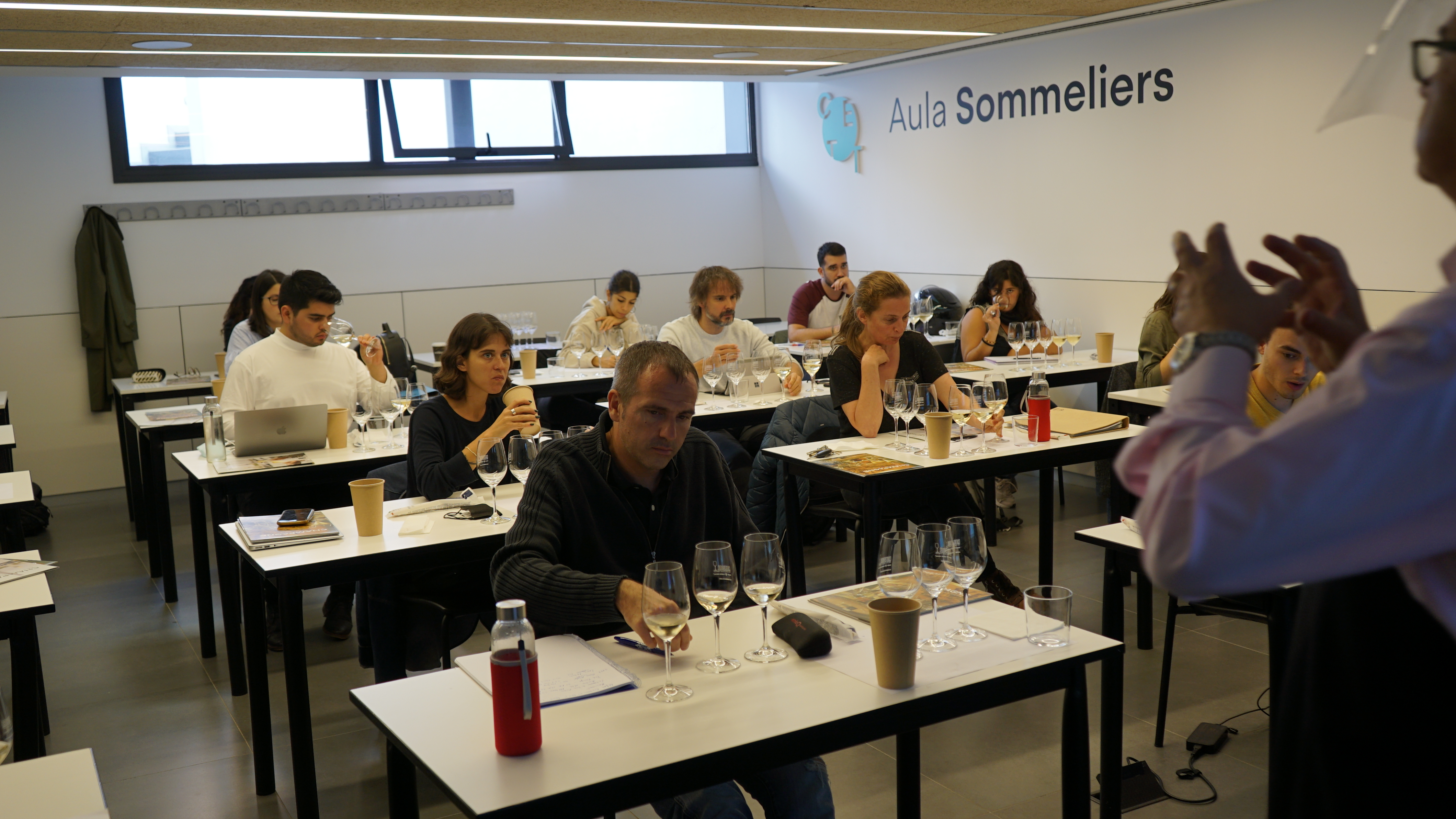 Fotografía de: Clase sobre el champagne en el Diploma Superior de Sommelier | CETT